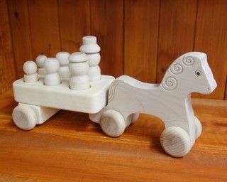 Cheval en bois et famille artisanale
